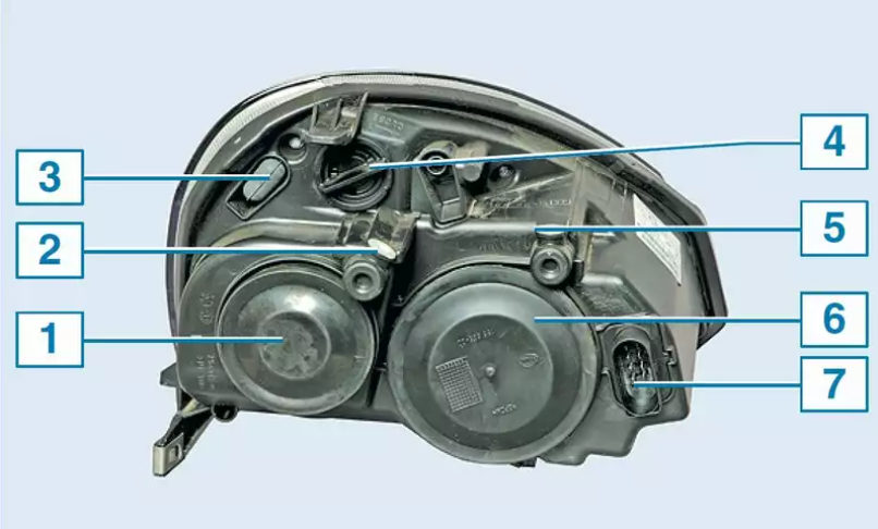 Замена ламп в фаре автомобиля, выпущенного до 2013 года