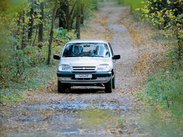 Нива шевроле белый дым из выхлопной трубы